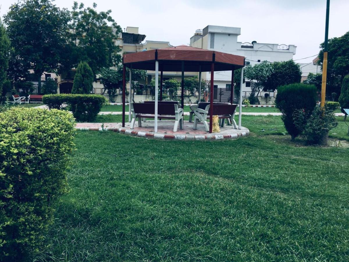 Bed and breakfast White House Amritsar Extérieur photo